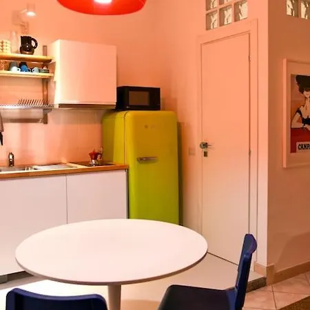 Stylish Colorful Apt- Upbeat & Well-connected Area شقة ميلان